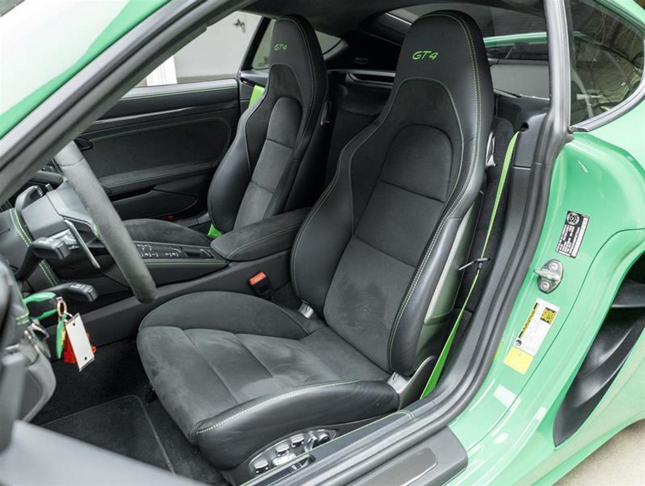 2023 Porsche 718 Cayman  Photo