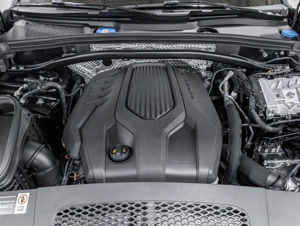 2026 Porsche Macan  Photo2