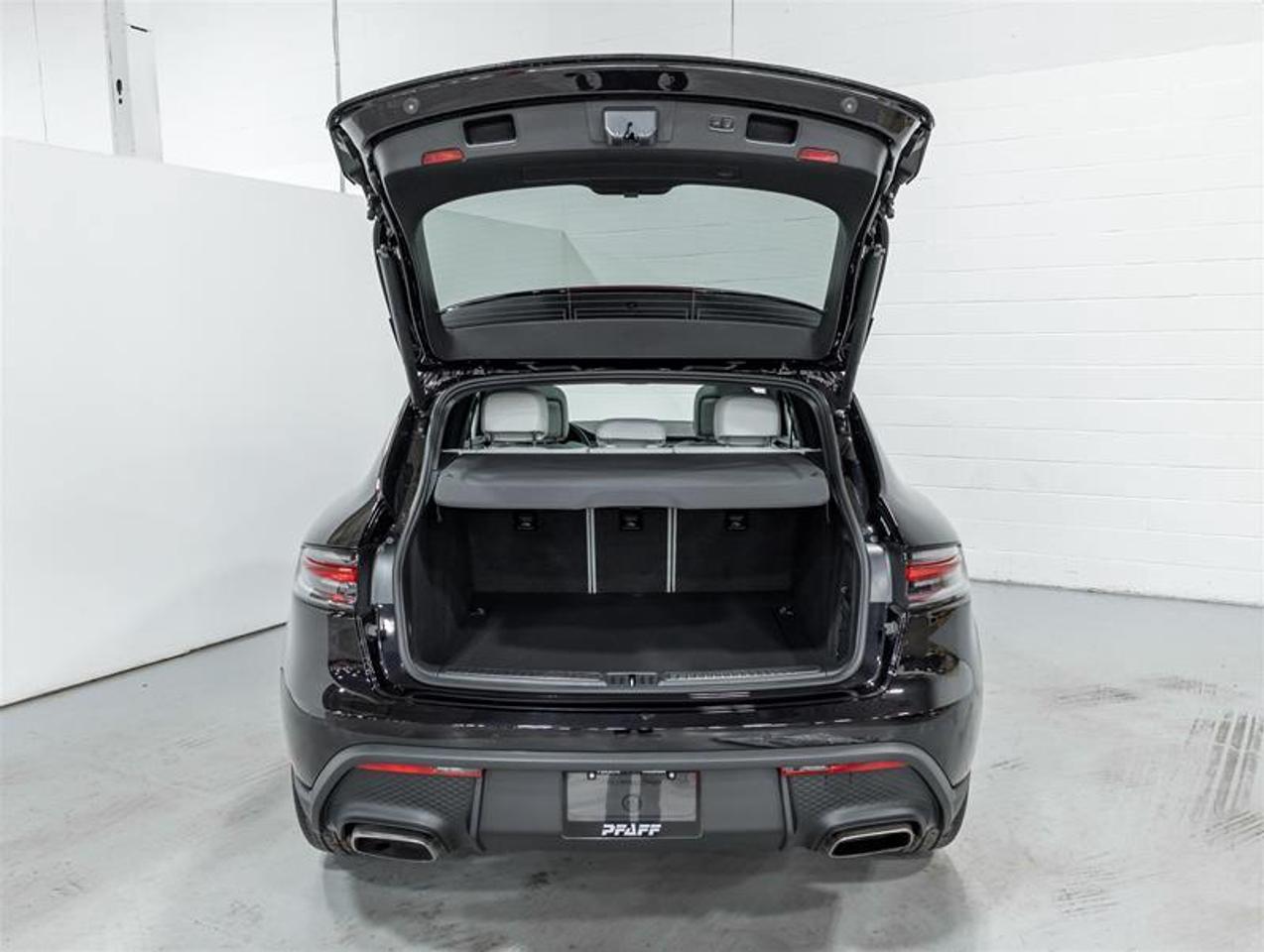 2026 Porsche Macan  Photo