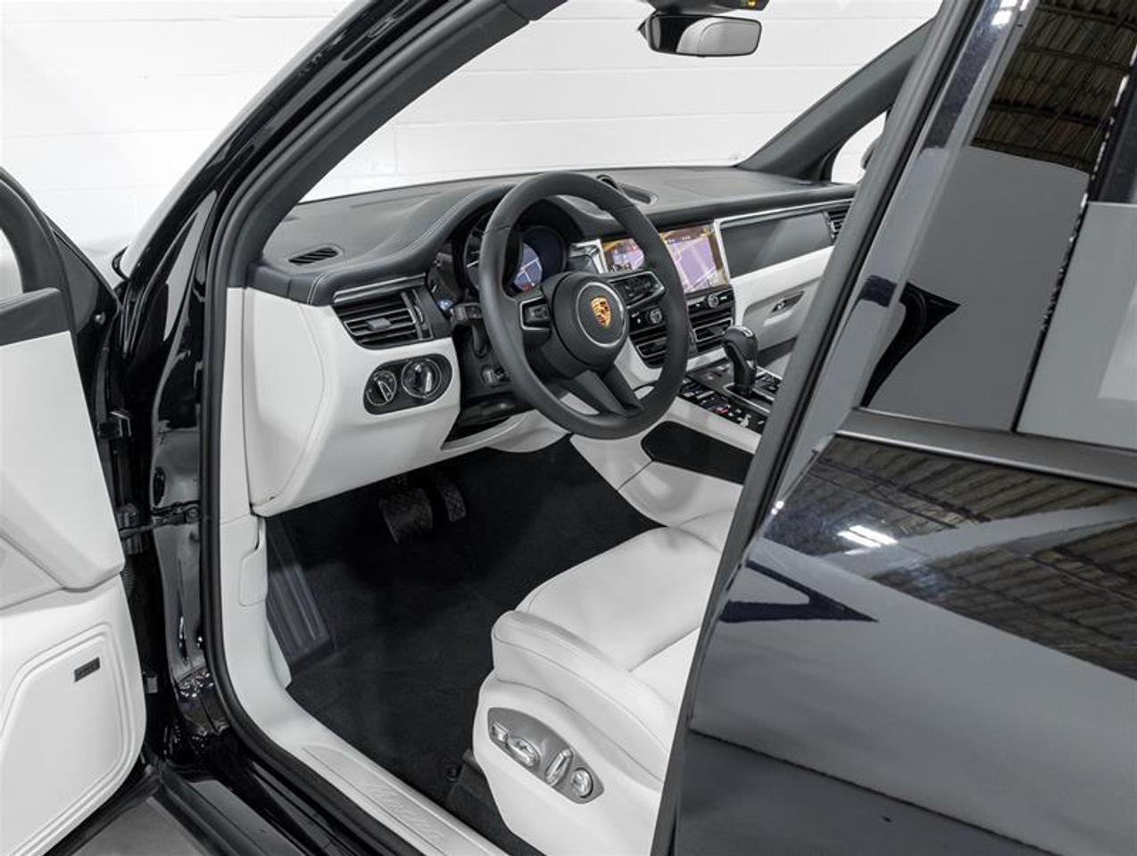 2026 Porsche Macan  Photo