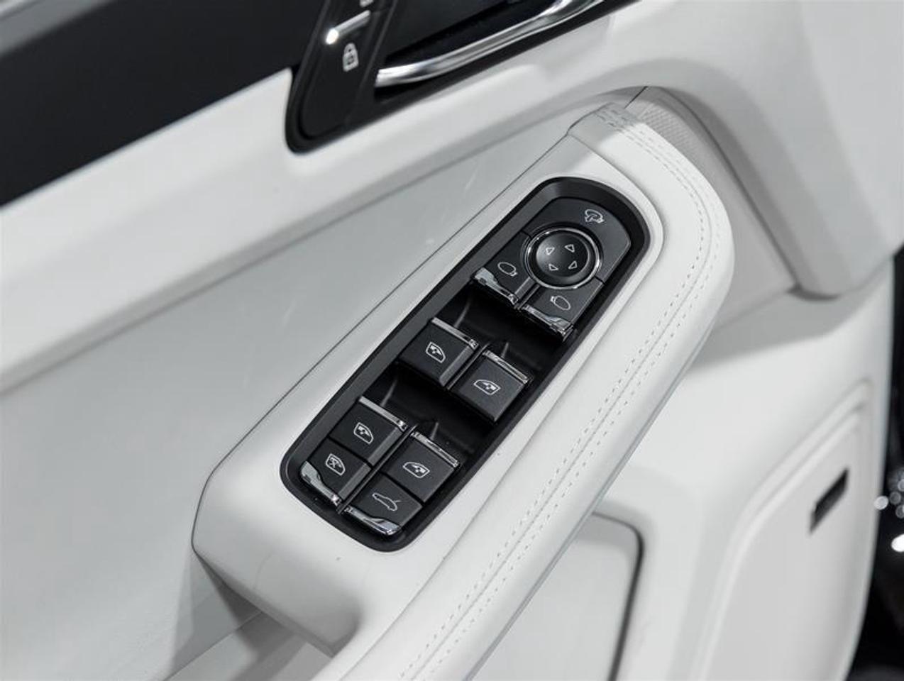 2026 Porsche Macan  Photo