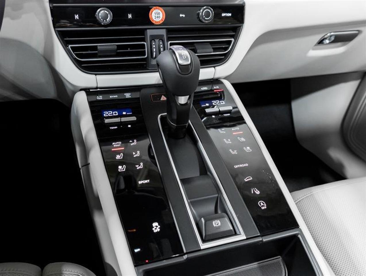 2026 Porsche Macan  Photo