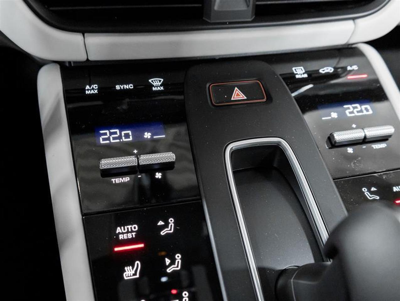 2026 Porsche Macan  Photo