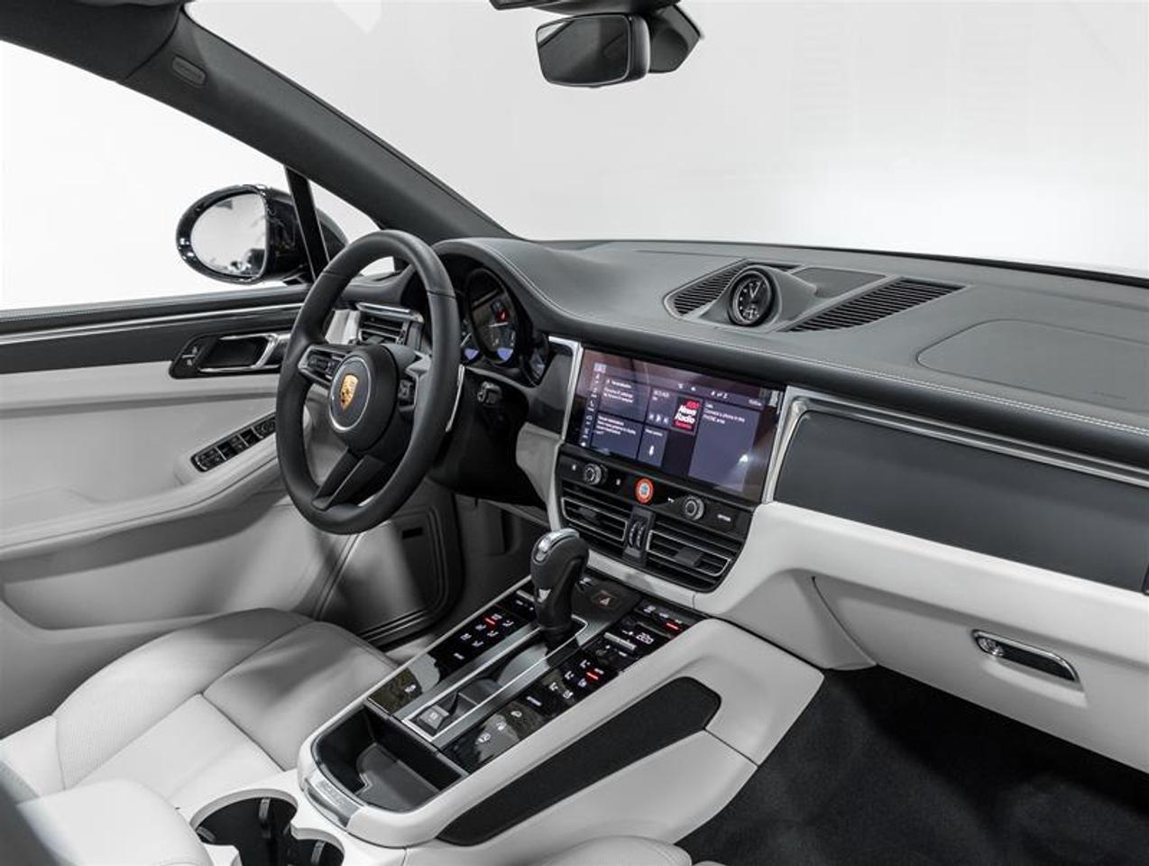 2026 Porsche Macan  Photo