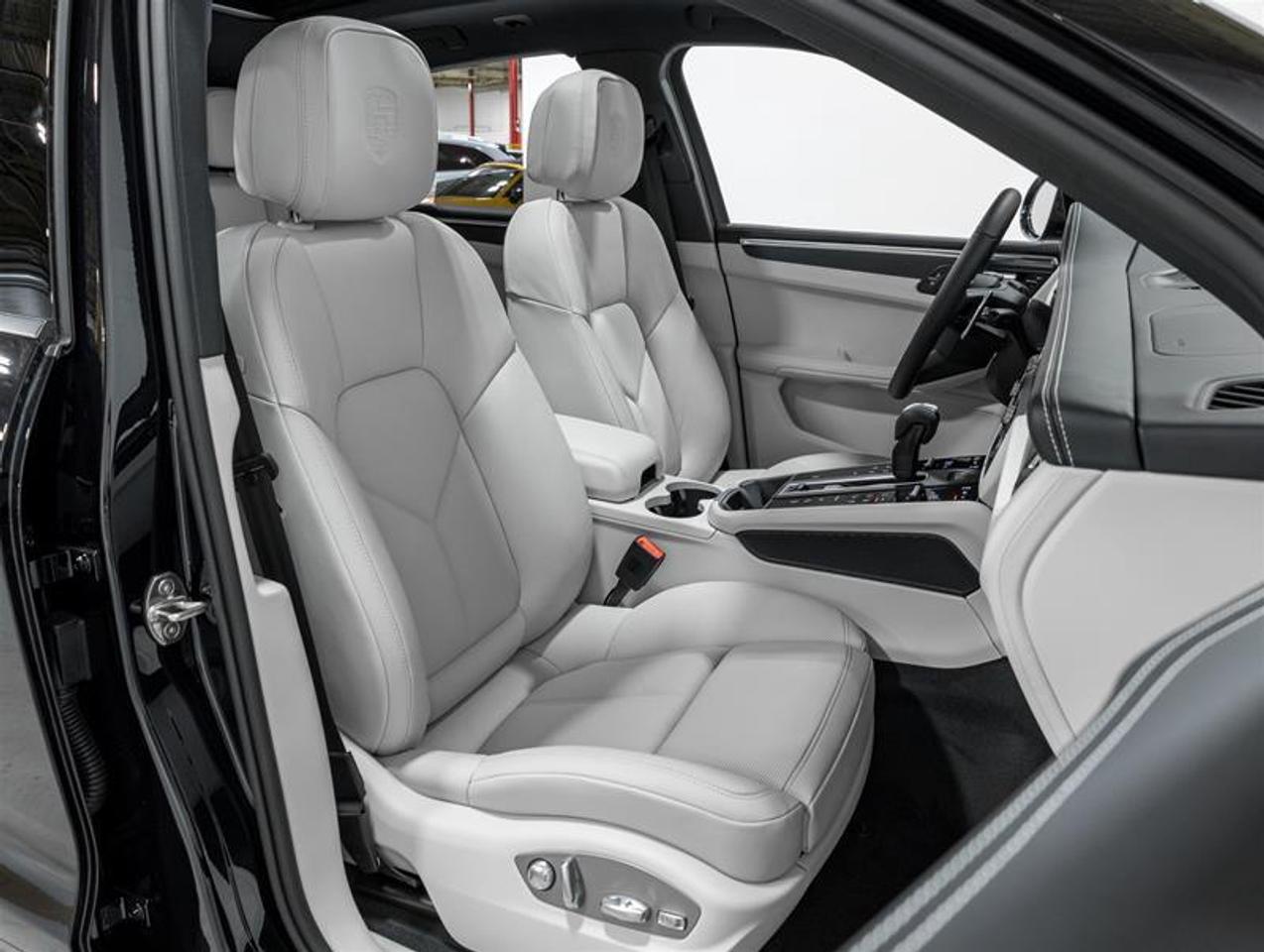 2026 Porsche Macan  Photo