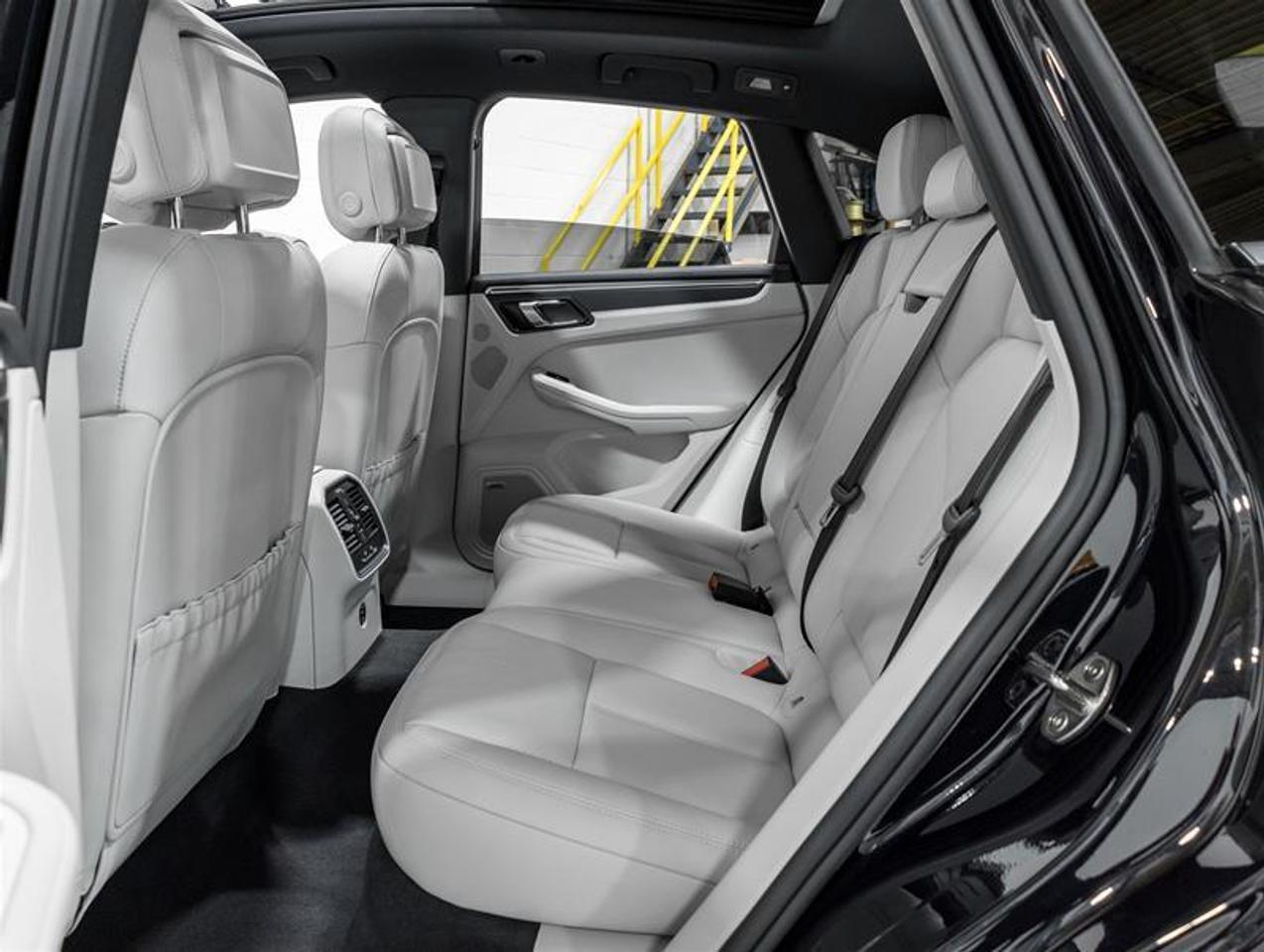 2026 Porsche Macan  Photo