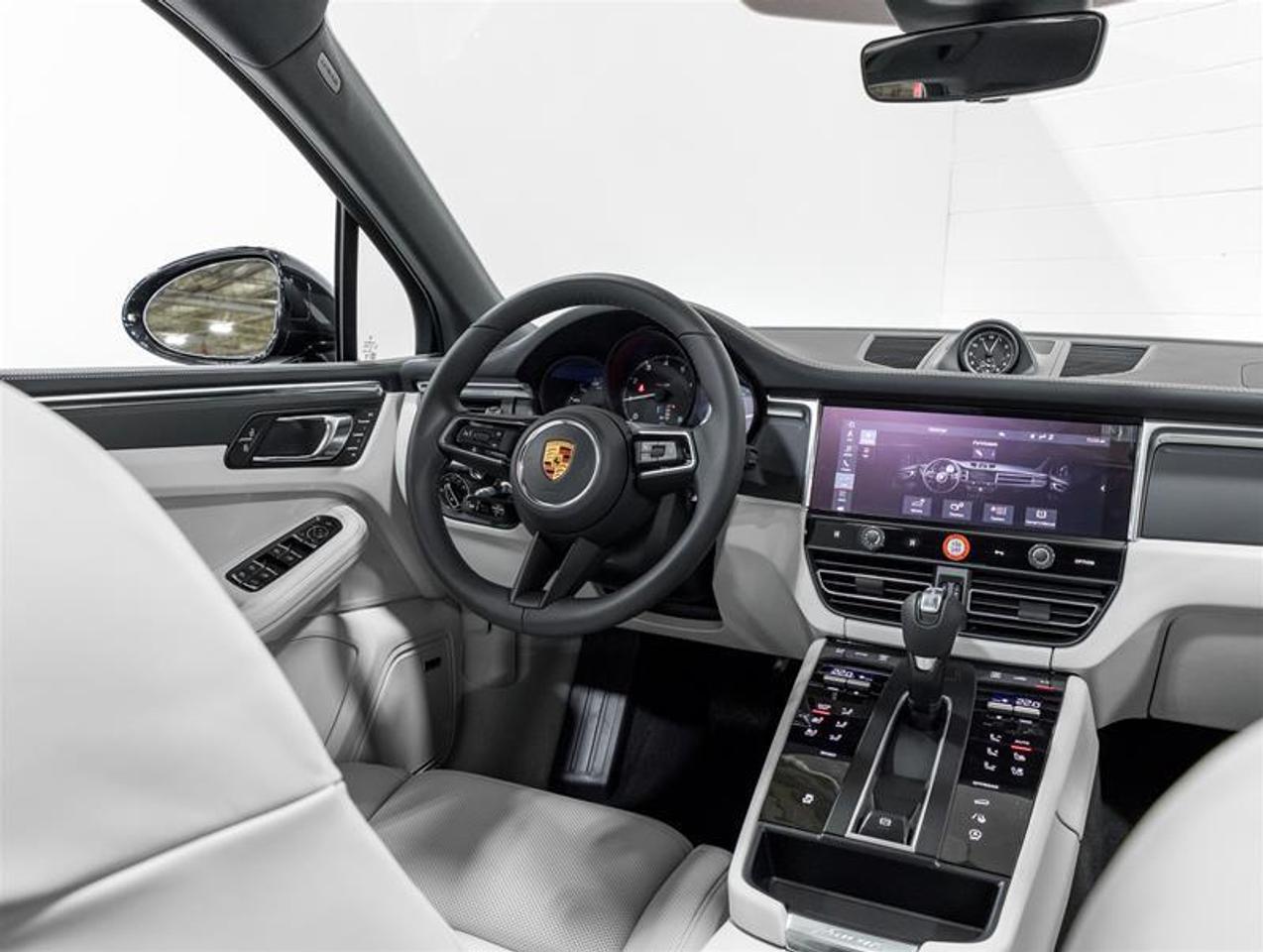 2026 Porsche Macan  Photo