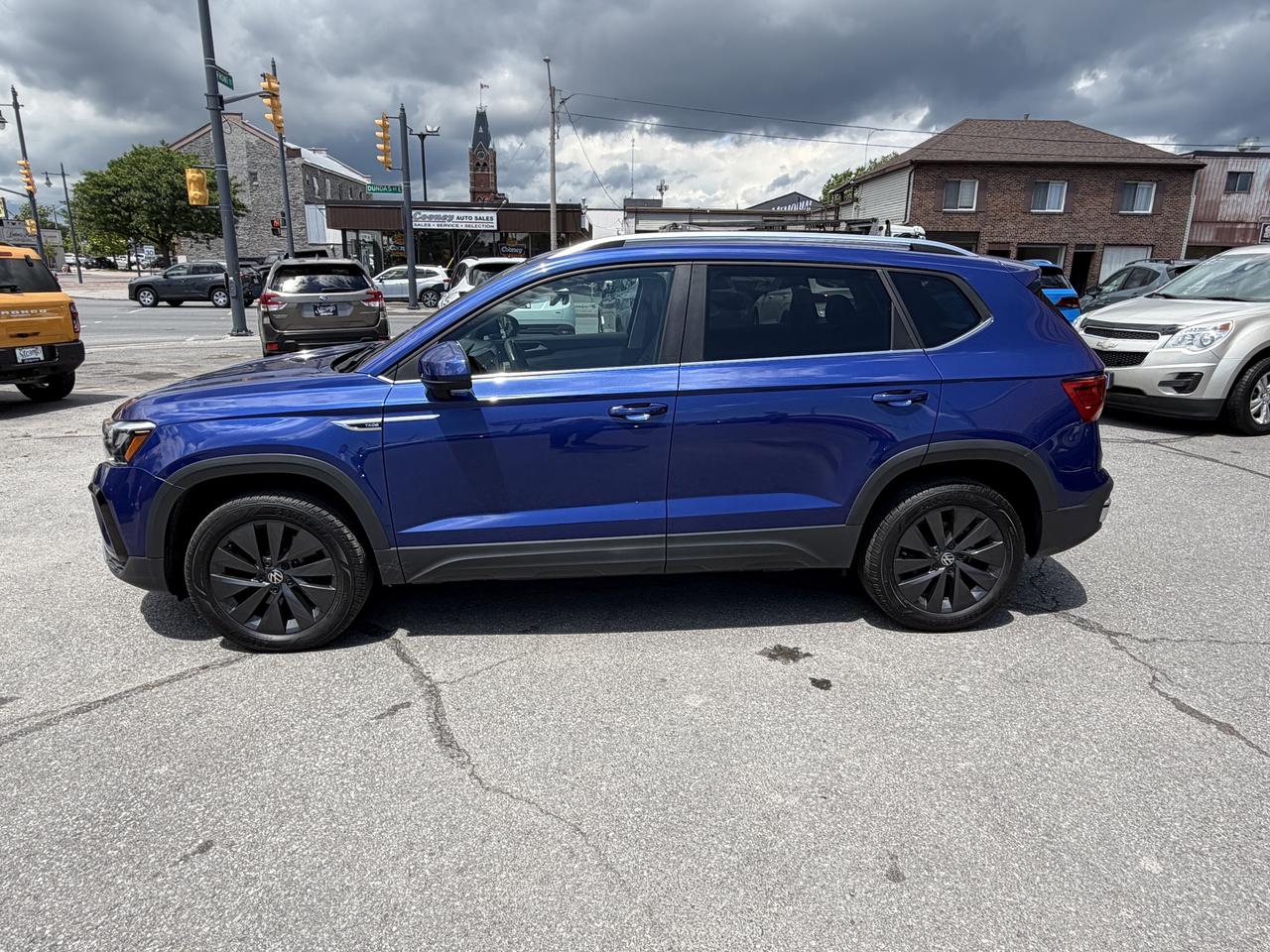 2024 Volkswagen Taos Comfortline **CALL BELLEVILLE 613-961--8848 ** Photo