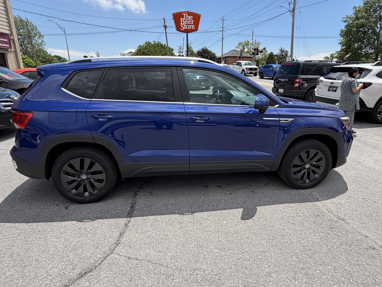 2024 Volkswagen Taos Comfortline **CALL BELLEVILLE 613-961--8848 ** Photo