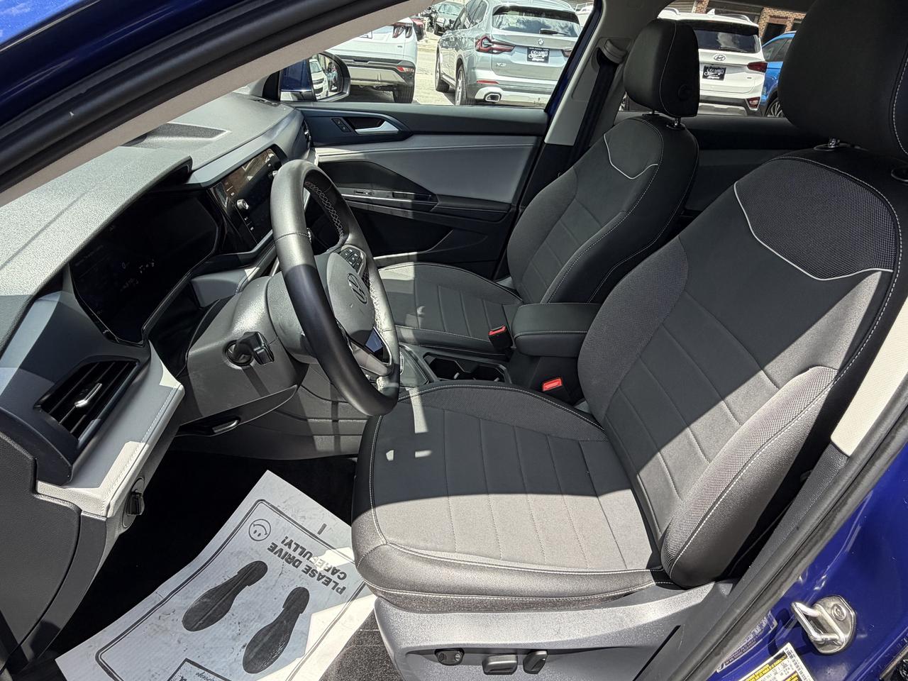 2024 Volkswagen Taos Comfortline **CALL BELLEVILLE 613-961--8848 ** Photo