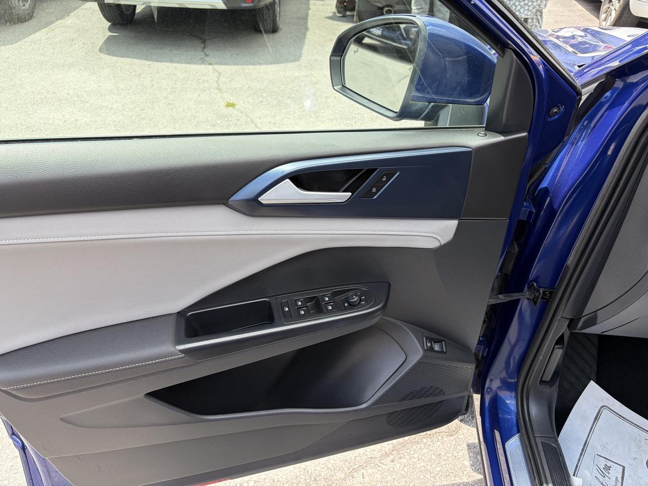 2024 Volkswagen Taos Comfortline **CALL BELLEVILLE 613-961--8848 ** Photo