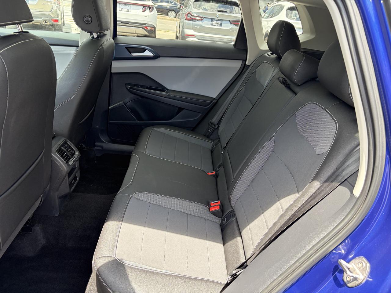 2024 Volkswagen Taos Comfortline **CALL BELLEVILLE 613-961--8848 ** Photo
