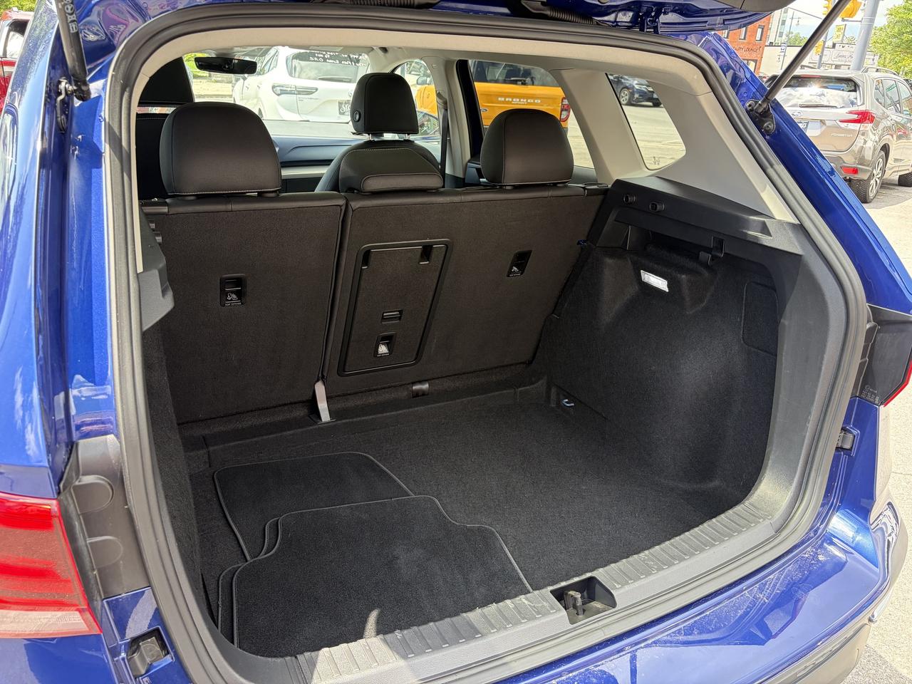 2024 Volkswagen Taos Comfortline **CALL BELLEVILLE 613-961--8848 ** Photo