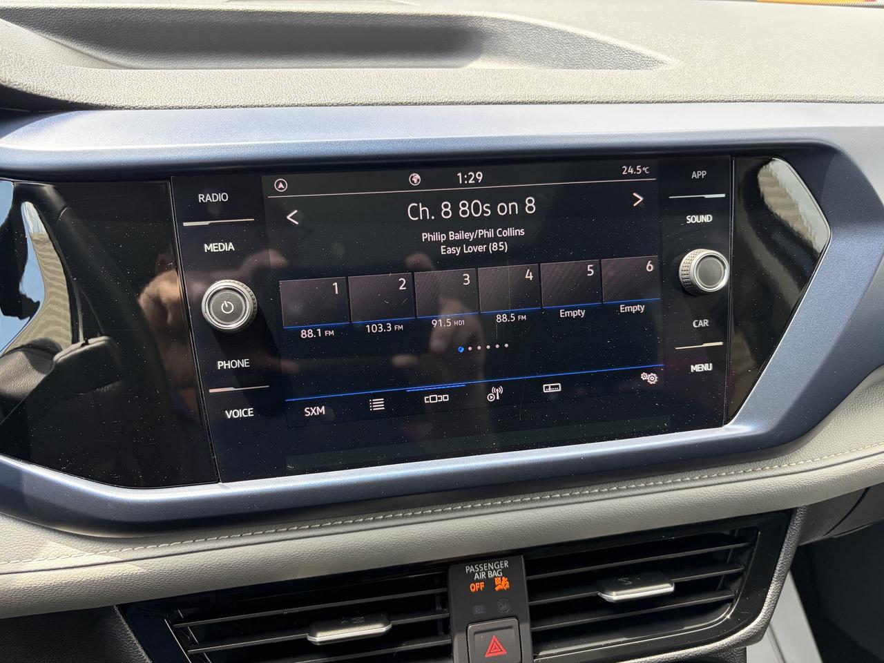 2024 Volkswagen Taos Comfortline **CALL BELLEVILLE 613-961--8848 ** Photo