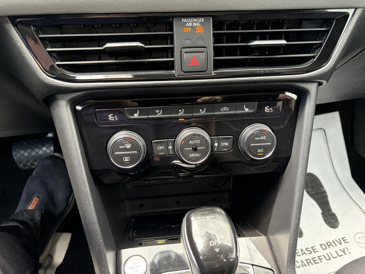 2024 Volkswagen Taos Comfortline **CALL BELLEVILLE 613-961--8848 ** Photo