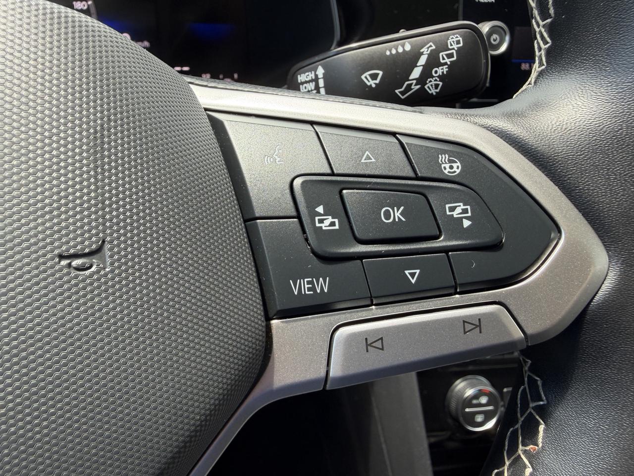 2024 Volkswagen Taos Comfortline **CALL BELLEVILLE 613-961--8848 ** Photo