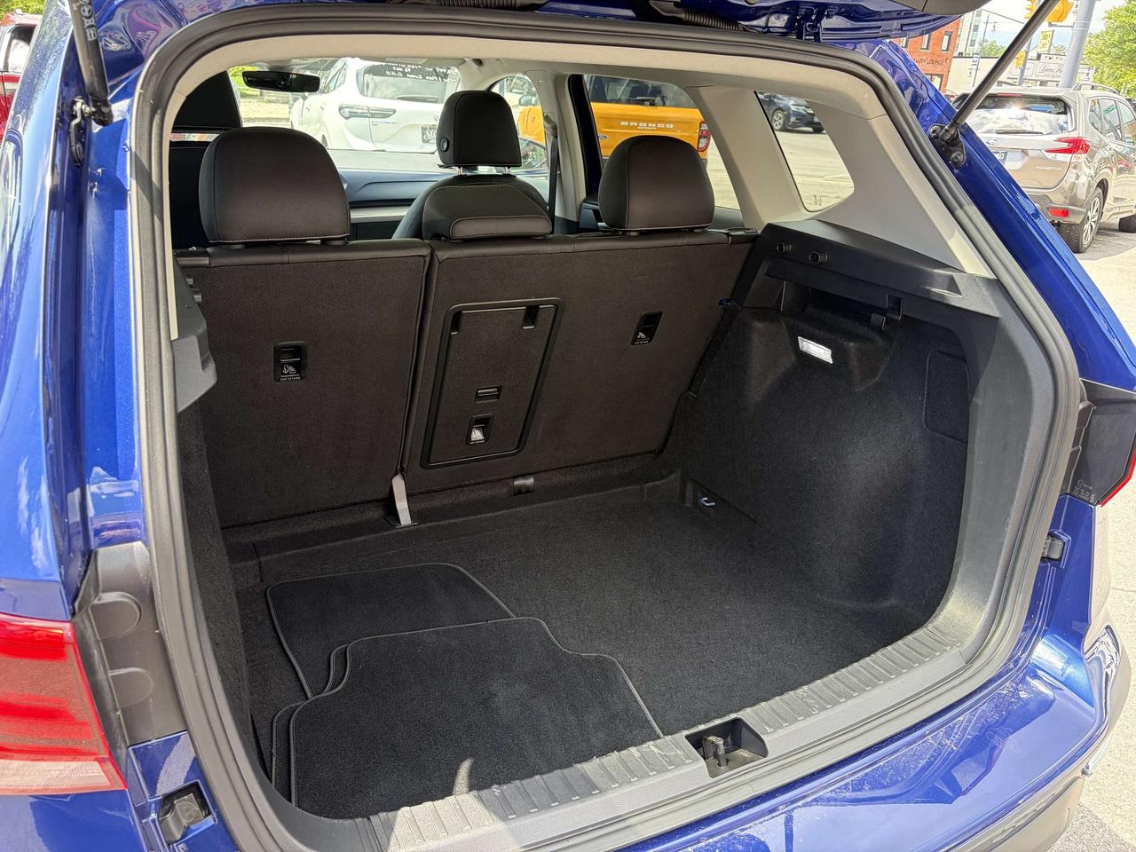 2024 Volkswagen Taos Comfortline **CALL BELLEVILLE 613-961-8848** Photo