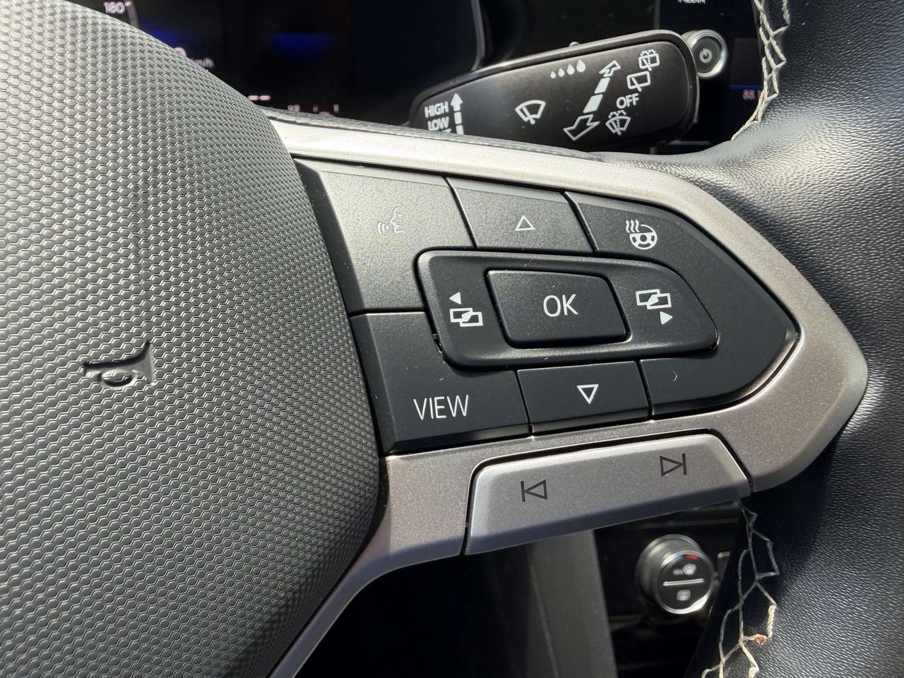 2024 Volkswagen Taos Comfortline **CALL BELLEVILLE 613-961-8848** Photo