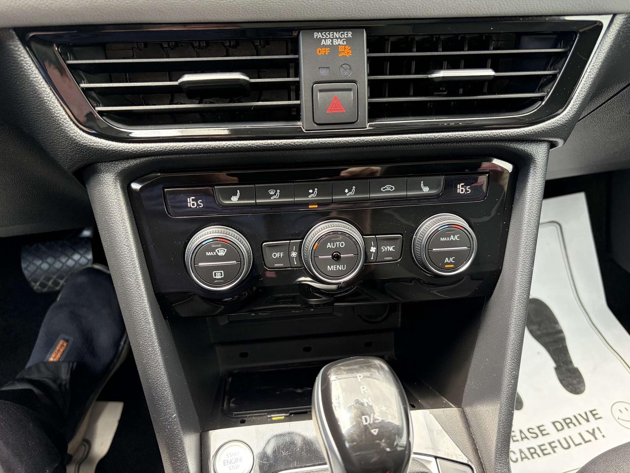 2024 Volkswagen Taos Comfortline **CALL BELLEVILLE 613-961-8848** Photo