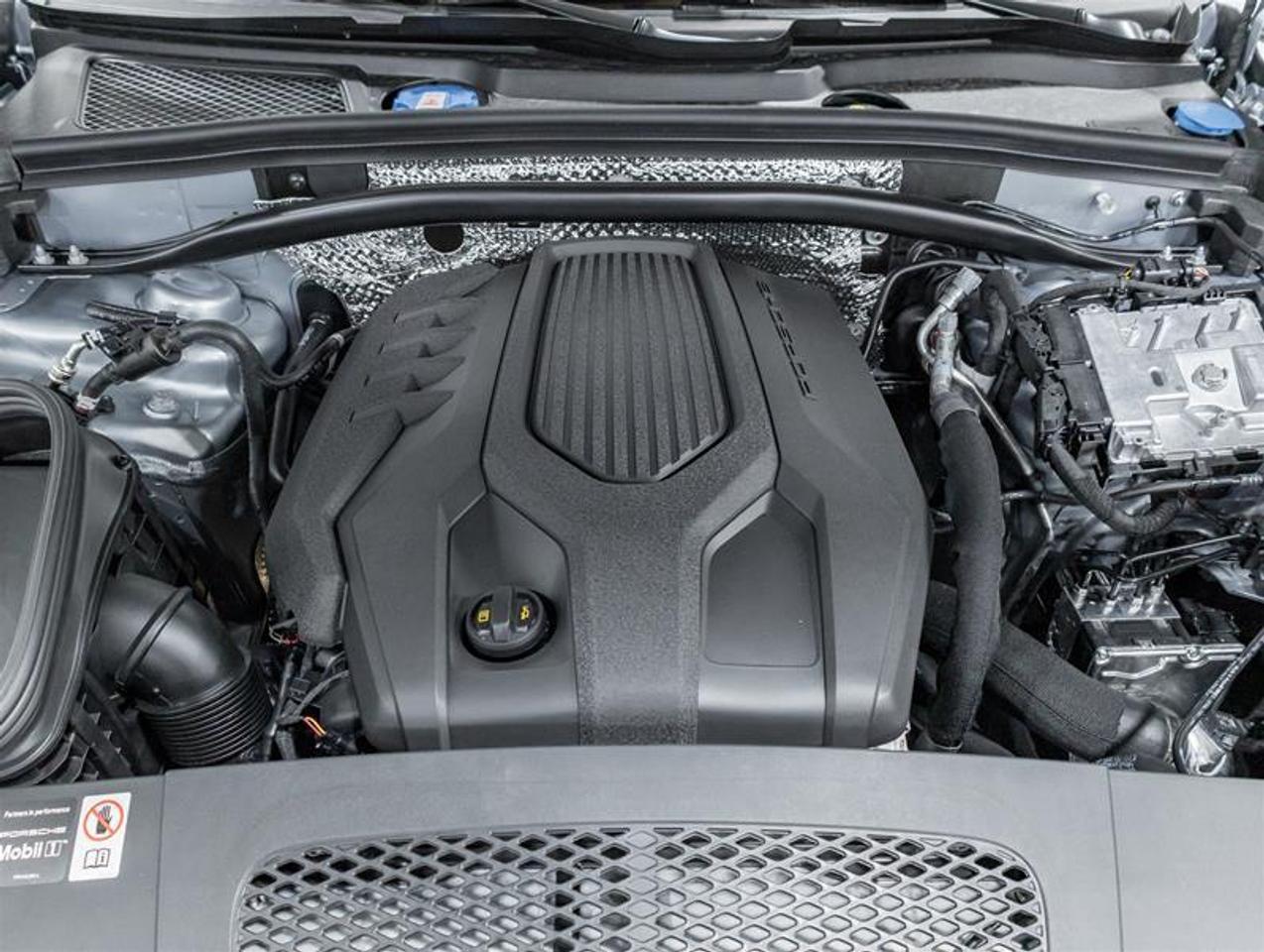 2026 Porsche Macan  Photo2