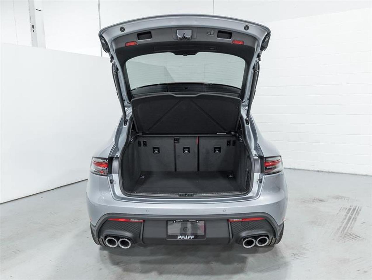 2026 Porsche Macan  Photo
