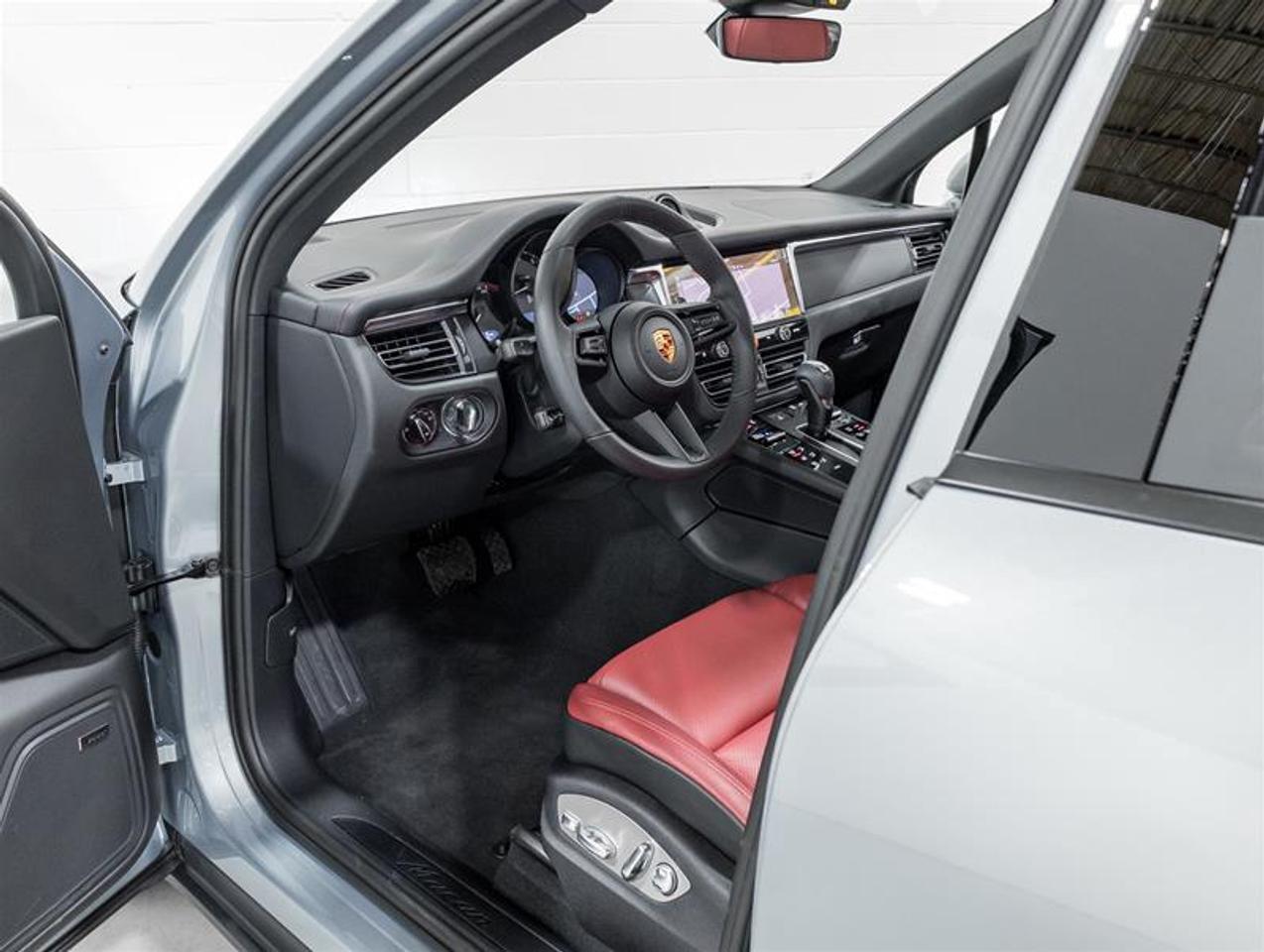2026 Porsche Macan  Photo
