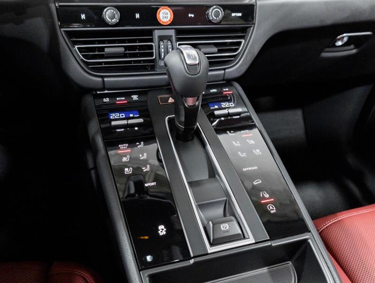 2026 Porsche Macan  Photo