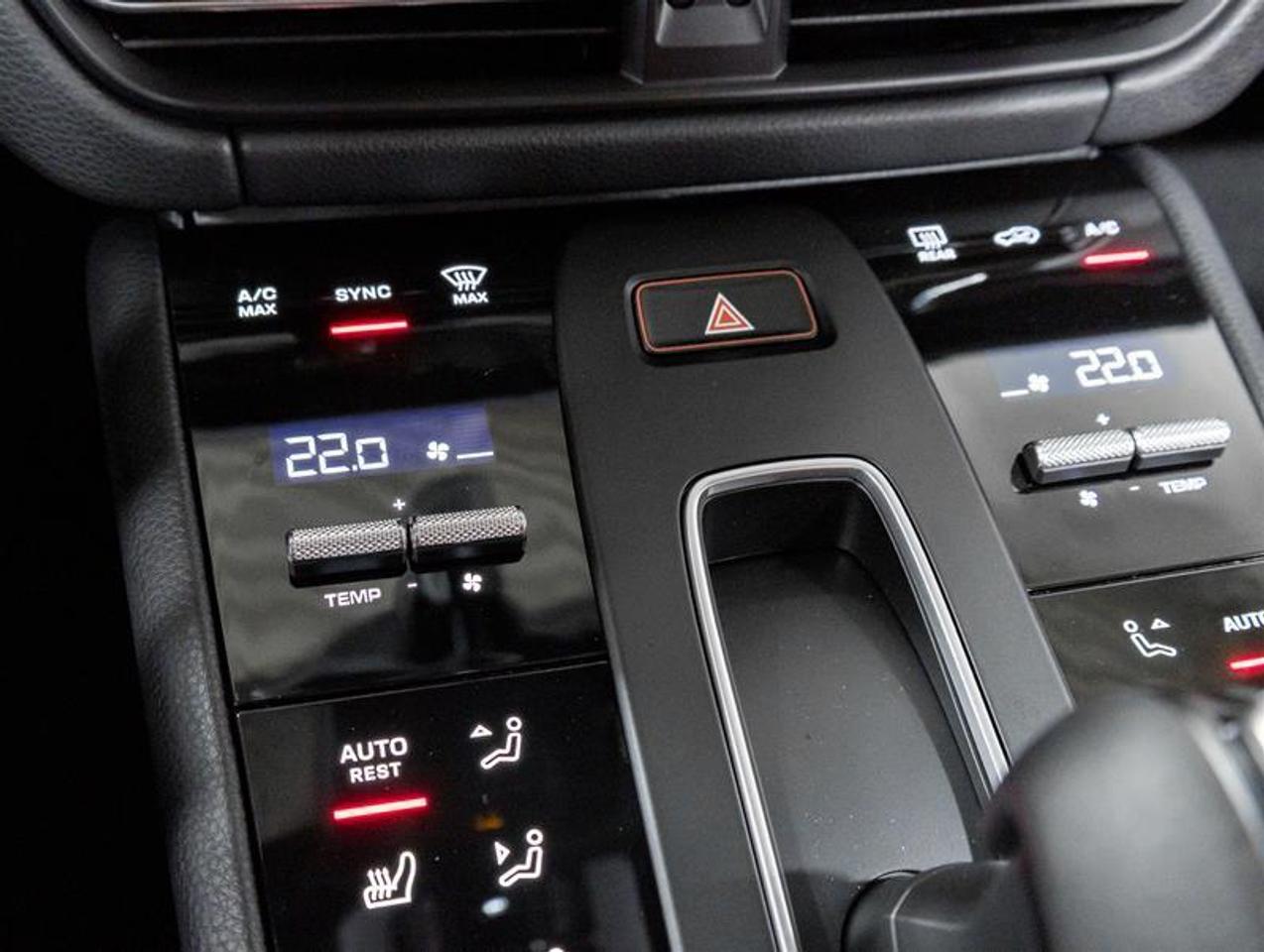 2026 Porsche Macan  Photo