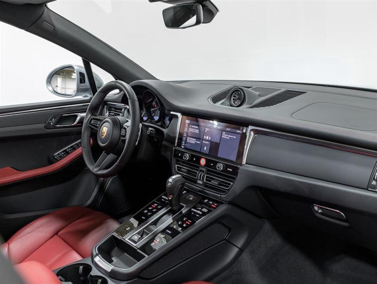 2026 Porsche Macan  Photo