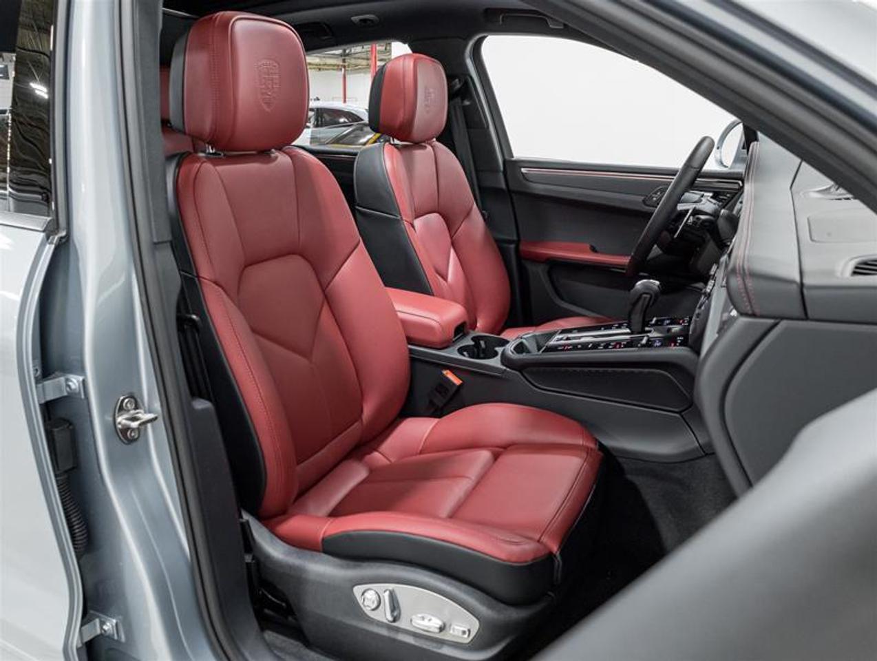 2026 Porsche Macan  Photo