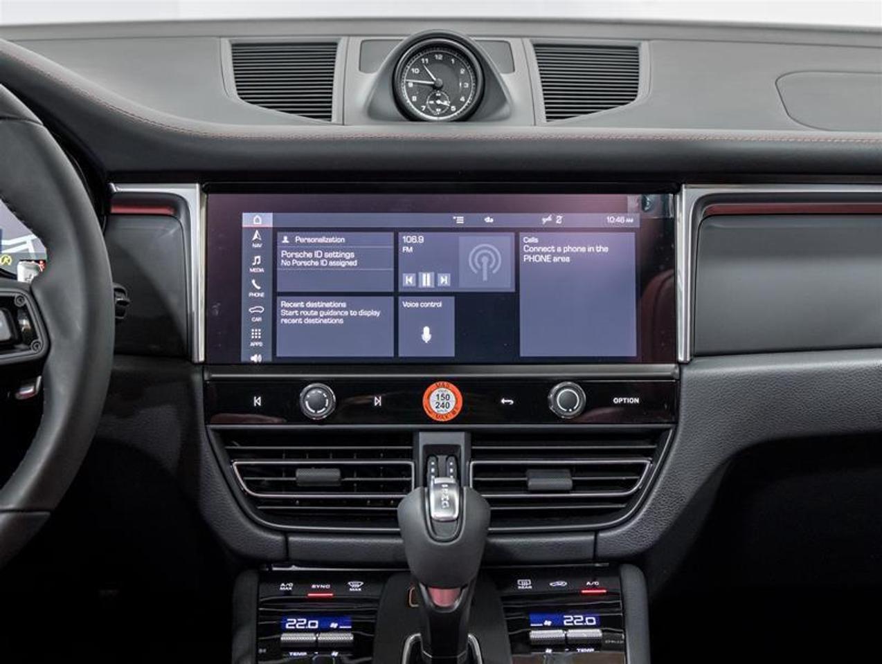2026 Porsche Macan  Photo