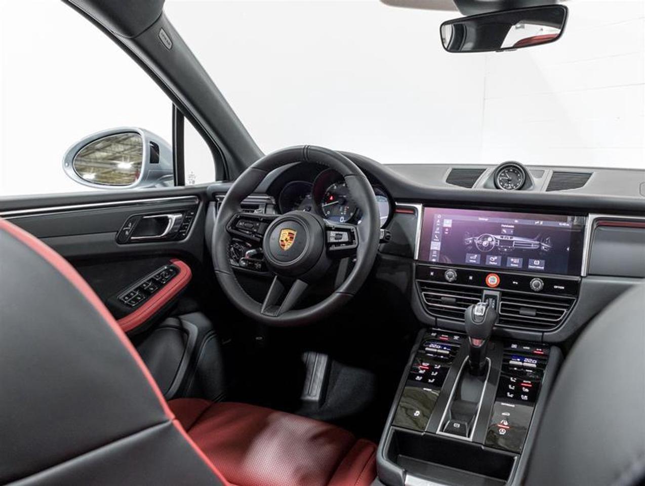 2026 Porsche Macan  Photo