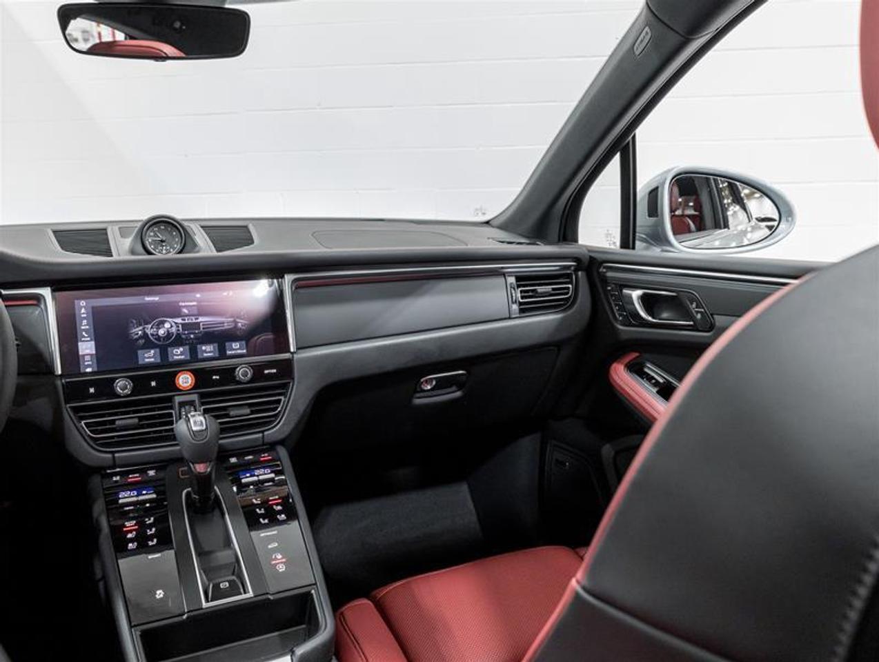 2026 Porsche Macan  Photo