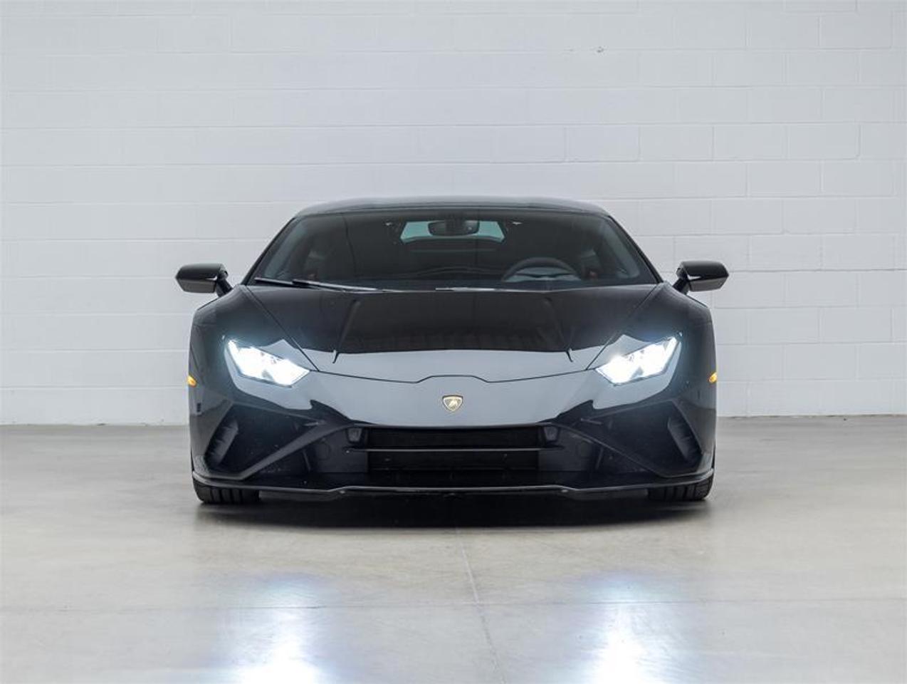 2023 Lamborghini Huracan  Photo2