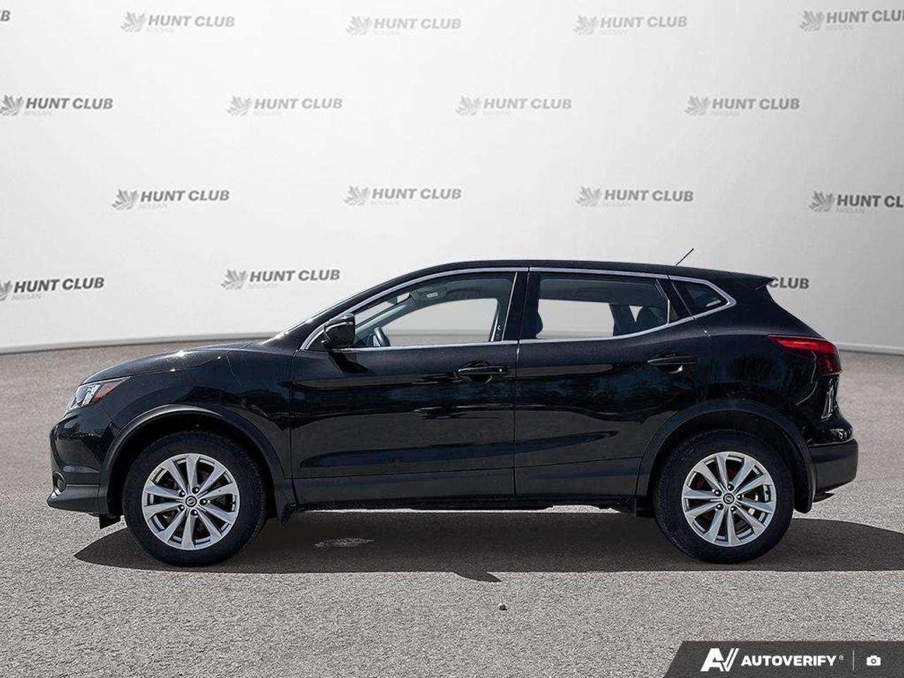 2019 Nissan Qashqai S   Heated Seats   Apple CarPlay   Alloy Rims Photo3
