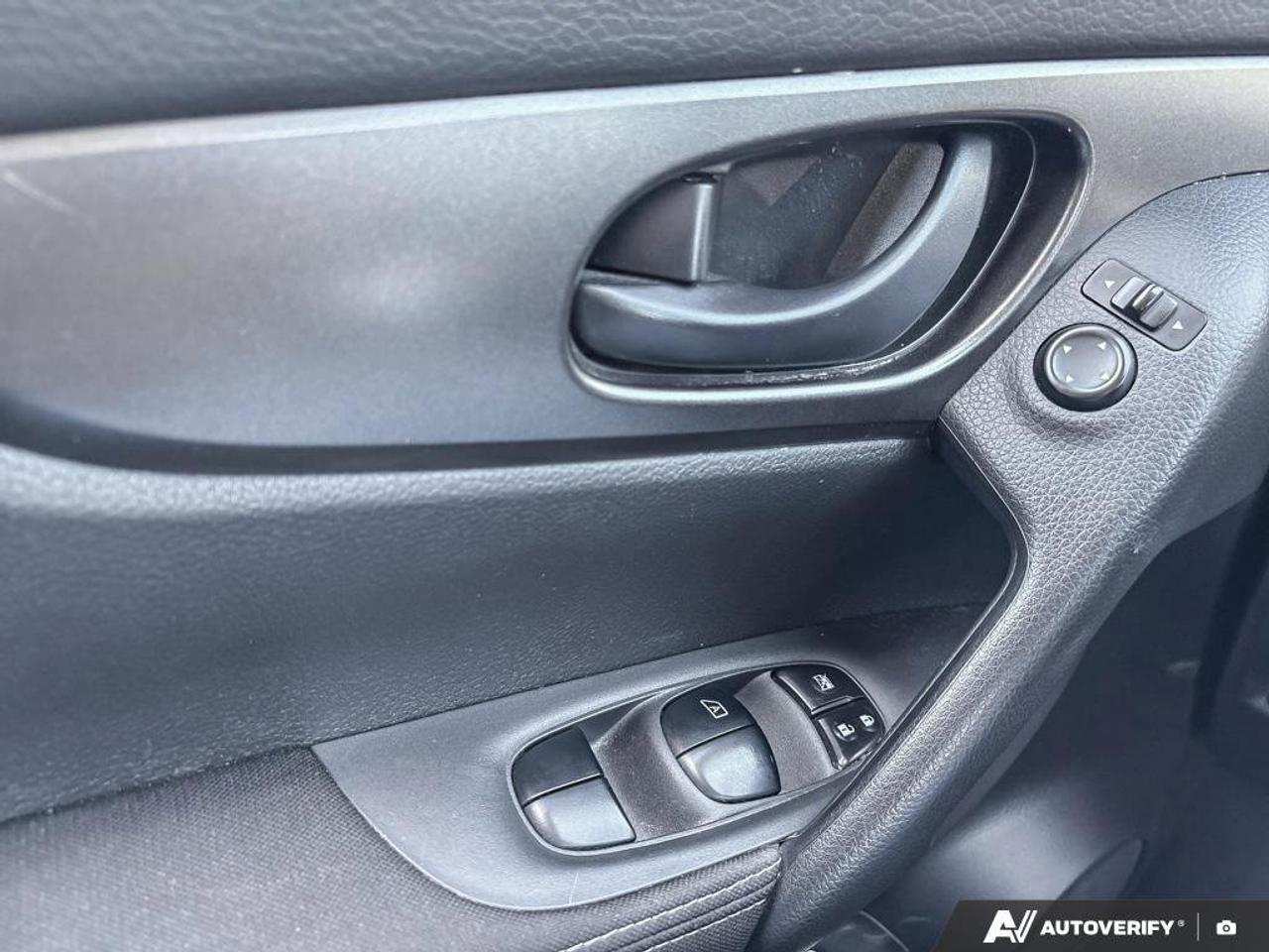 2019 Nissan Qashqai S   Heated Seats   Apple CarPlay   Alloy Rims Photo