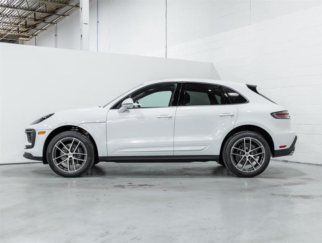 2026 Porsche Macan  Photo3