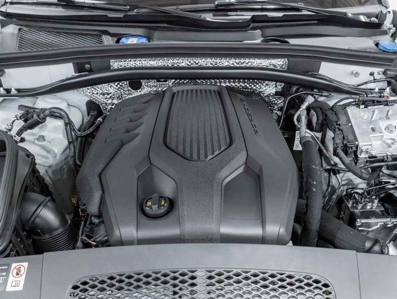 2026 Porsche Macan  Photo2