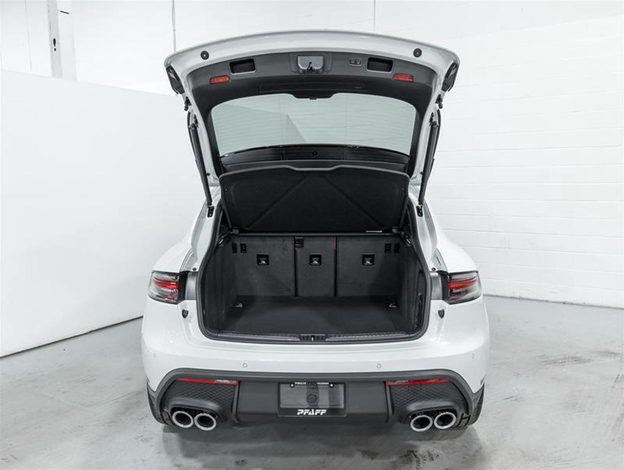 2026 Porsche Macan  Photo