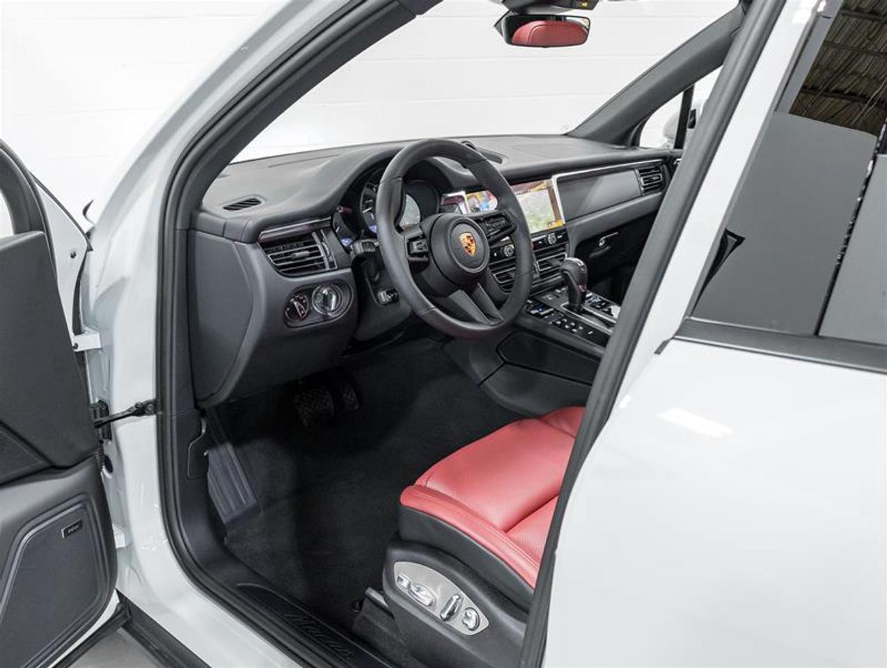 2026 Porsche Macan  Photo