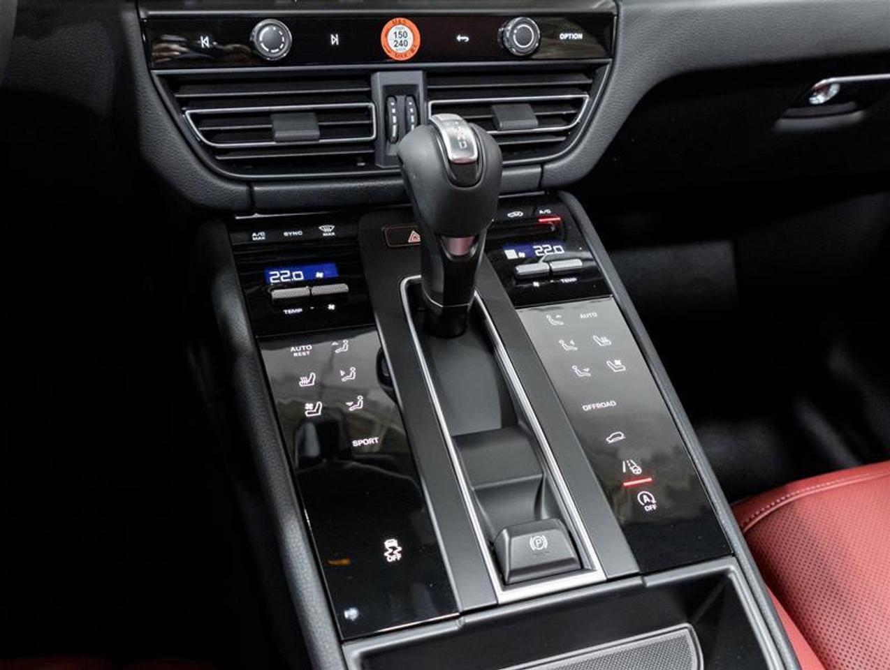 2026 Porsche Macan  Photo