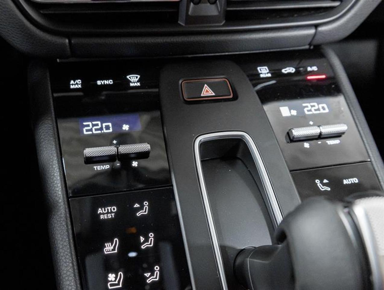 2026 Porsche Macan  Photo