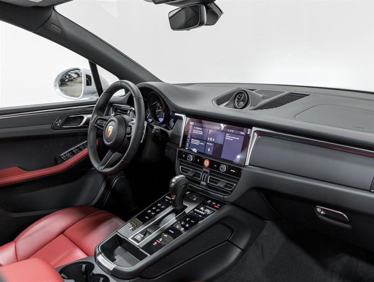 2026 Porsche Macan  Photo
