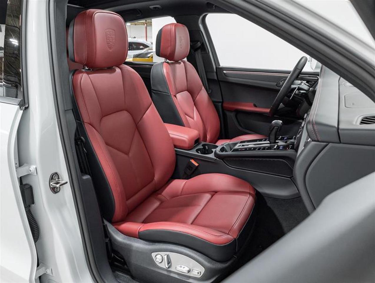 2026 Porsche Macan  Photo