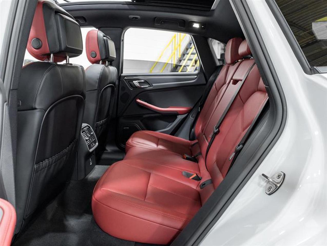 2026 Porsche Macan  Photo