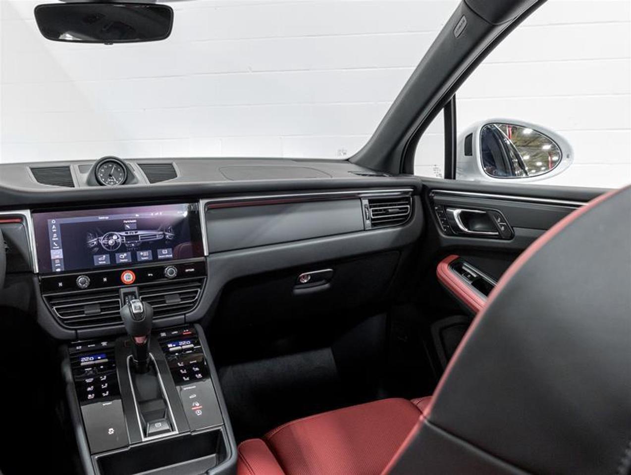 2026 Porsche Macan  Photo