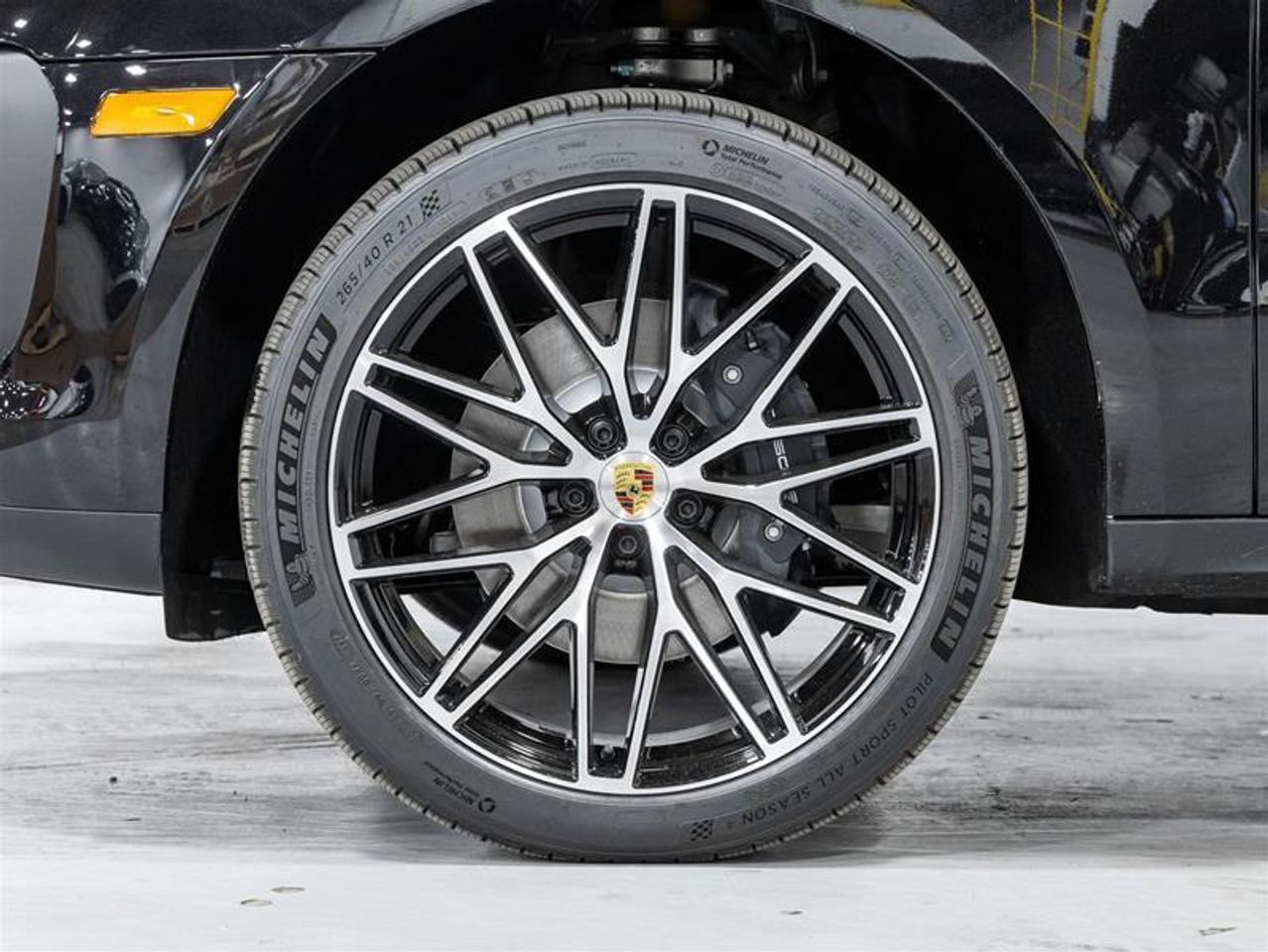 2025 Porsche Macan  Photo4