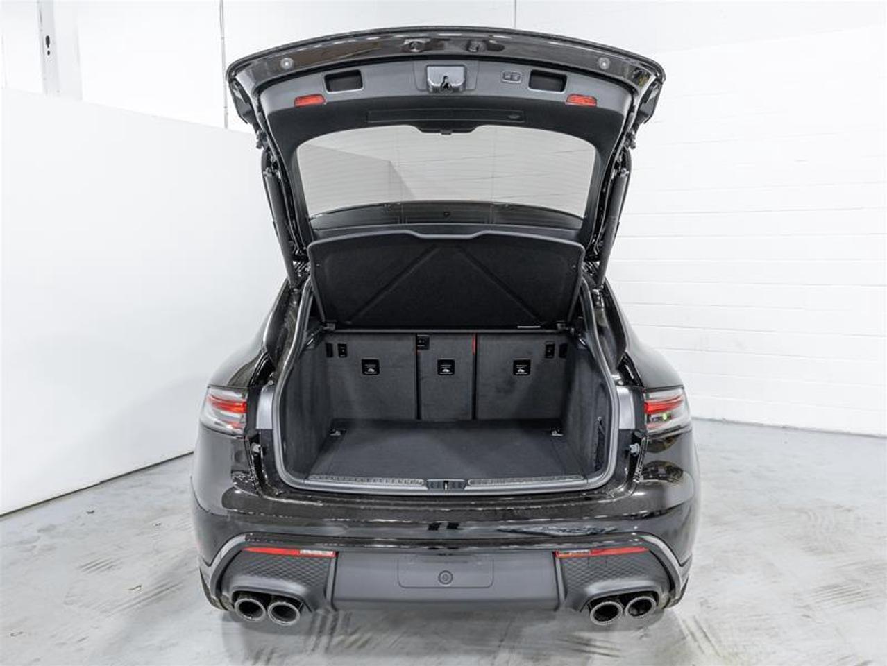 2025 Porsche Macan  Photo
