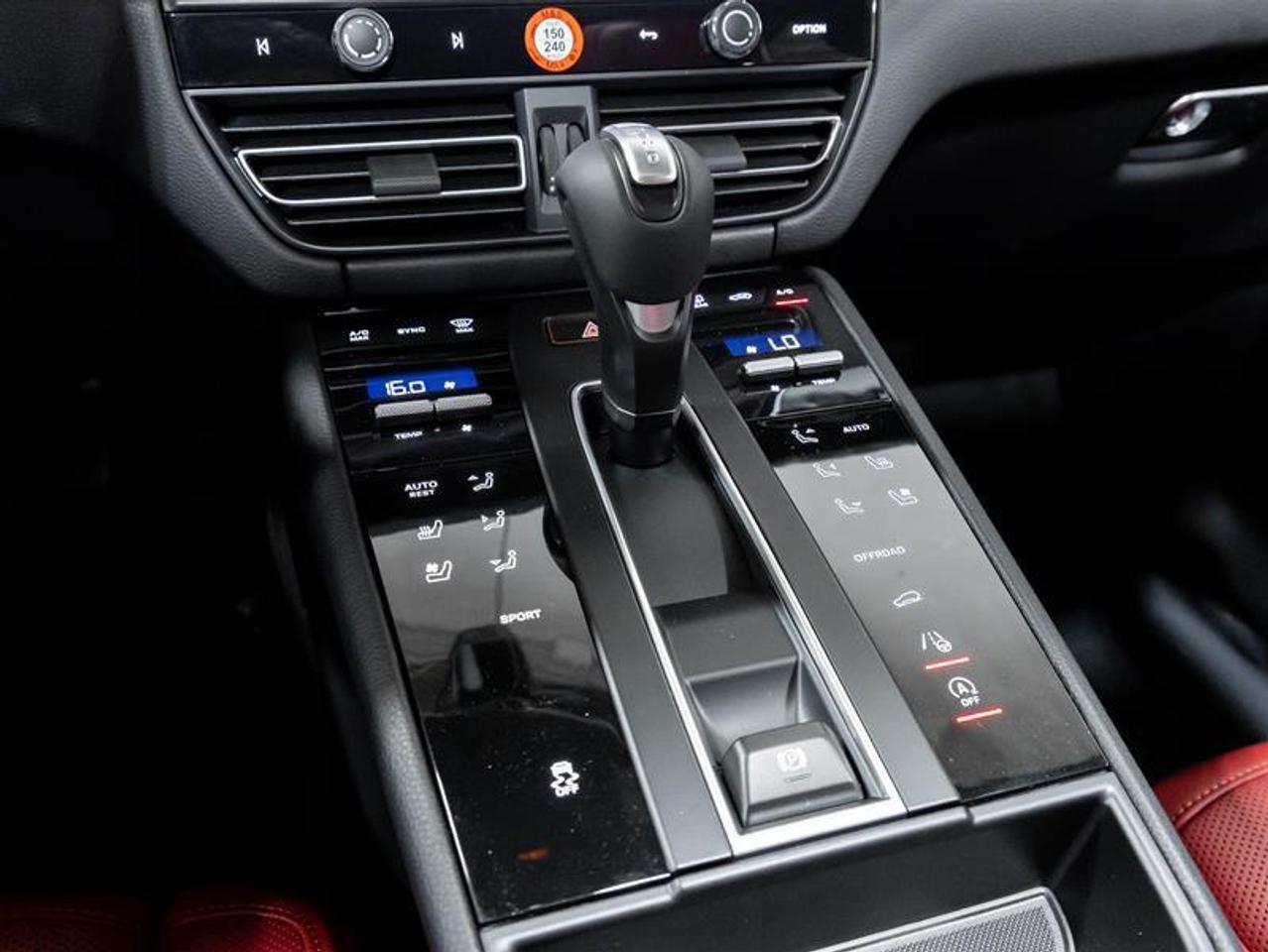 2025 Porsche Macan  Photo