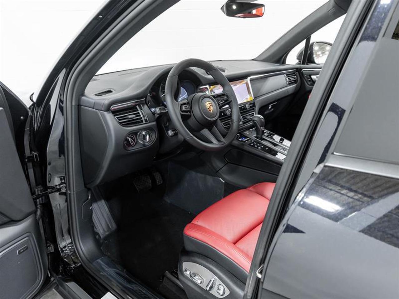 2025 Porsche Macan  Photo